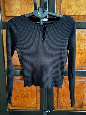 Wynter Ribbed Knit Button Accent Long Sleeve Top in Black Size L